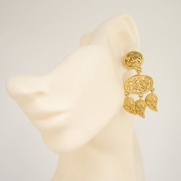CHANEL CC Logos Fringe Teardrop Clip-On Earrings Gold Tone 95A Auth - Picture 1 of 6